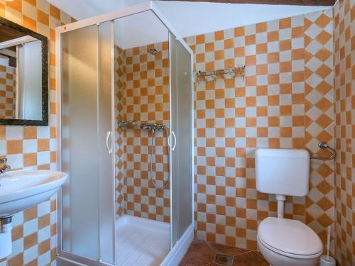 Spacious Villa In Tinjan With Pool