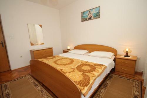 Apartments With A Parking Space Tkon (pasman) - 8302