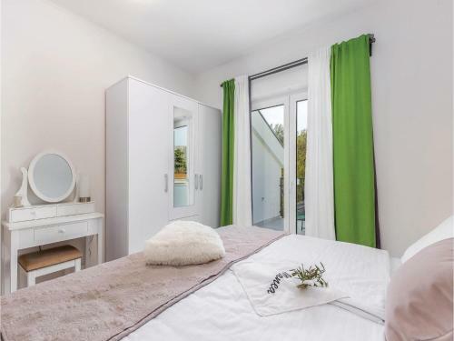 Four-bedroom Holiday Home In Tribalj