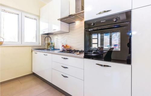 One-bedroom Apartment In Tribalj