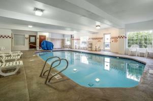 Hotel Comfort Suites Airport