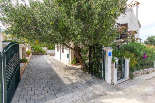 Apartment Okrug Gornji 2792b