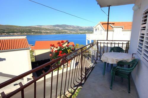 Apartments With A Parking Space Mastrinka (Ciovo) - 9428
