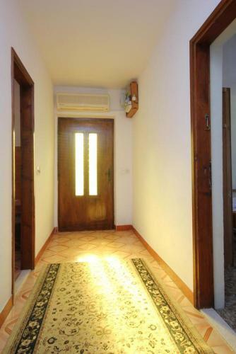 Apartments With A Parking Space Mastrinka (Ciovo) - 9428