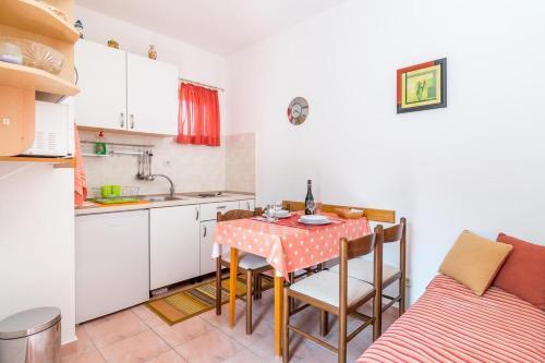 Apartment Arbanija 7543c
