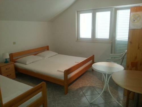 Trpanj Apartment Sleeps 9