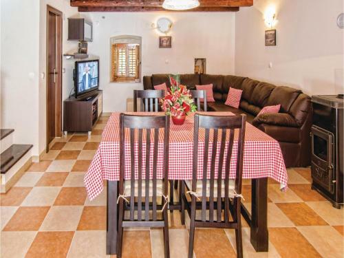 Two-bedroom Holiday Home In Trstenik