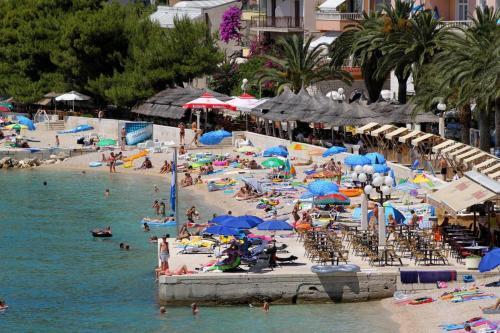 Apartments With A Swimming Pool Tucepi (Makarska) - 6817