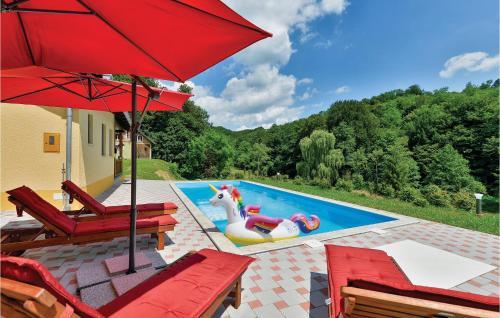 Four-bedroom Holiday Home In Tuhelj