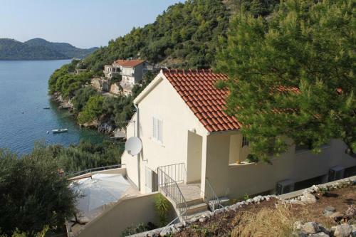 Apartments By The Sea Ubli (Lastovo) - 8355