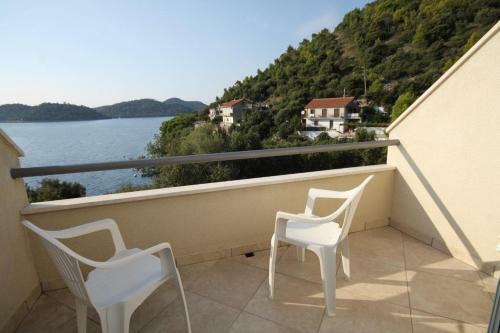 Apartments By The Sea Ubli (Lastovo) - 8355