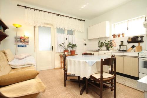 Apartment Ugljan 8304b