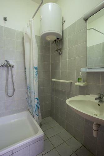 Apartment Ugljan 8241c