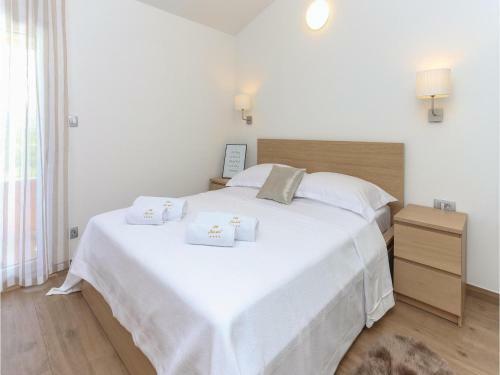 Three-bedroom Holiday Home In Ugljane