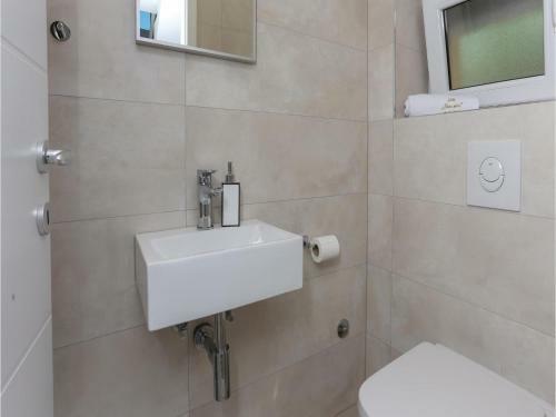 Three-bedroom Holiday Home In Ugljane