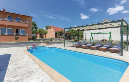 Three-bedroom Holiday Home In Ugljane