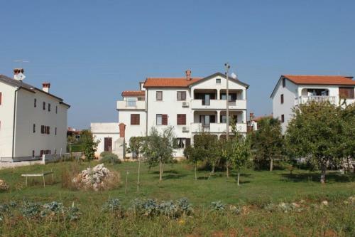 Apartments With A Parking Space Finida (umag) - 7160