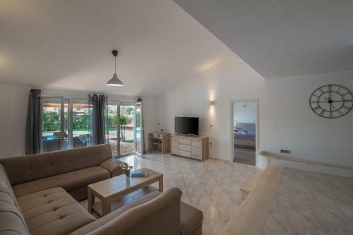 Villa Mira
