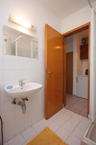 Apartments By The Sea Umag - 2549