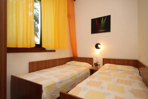 Apartments With A Parking Space Umag - 7171