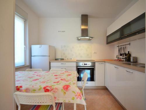 Apartments With Wifi Umag - 13436
