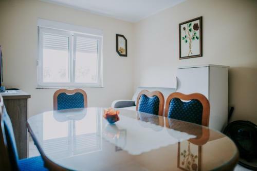 Hostal Danex Komunela Apartment & Rooms