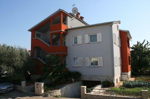 Apartments With A Parking Space Umag - 2490
