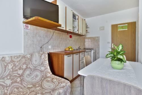 Lanza Apartments
