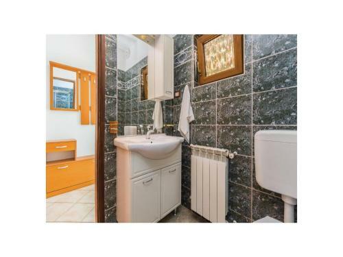 One-bedroom Apartment In Vabriga