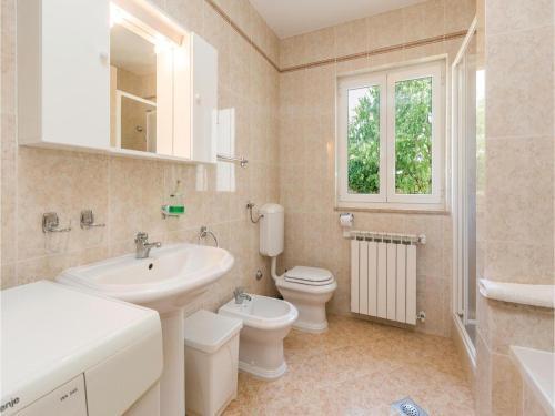 Four-bedroom Holiday Home In Vabriga