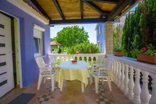 Hostal Apartment Complex Valtura Mit Pool