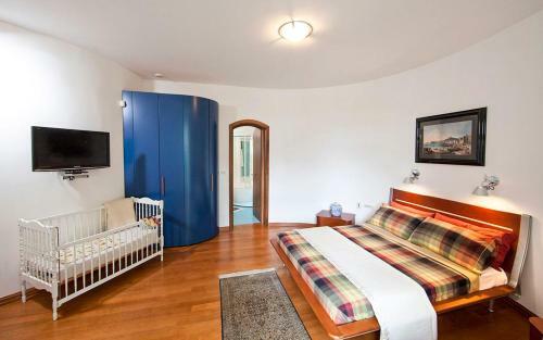 Vantacici Villa Sleeps 8 Pool Wifi