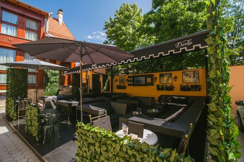 Bed & Breakfast Arbia Dorka Heritage Palace