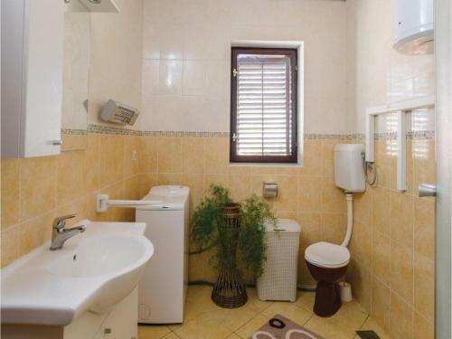 Three-bedroom Apartment In Vela Luka
