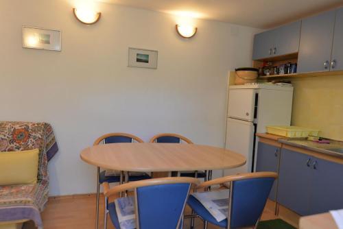 Apartment In Veli Losinj 14907