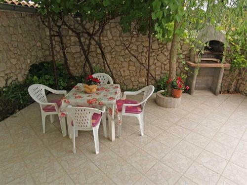 Apartment In Veli Losinj 26473