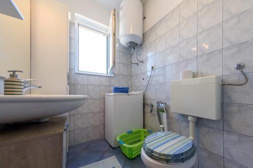 Holiday Home Veli Rat (3556)