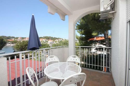 Apartments By The Sea Verunic (Dugi Otok) - 3480