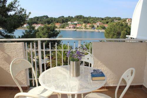 Apartments By The Sea Verunic (Dugi Otok) - 3480