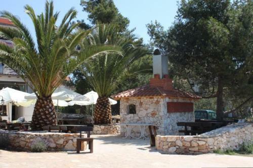 Apartments By The Sea Verunic (Dugi Otok) - 3480