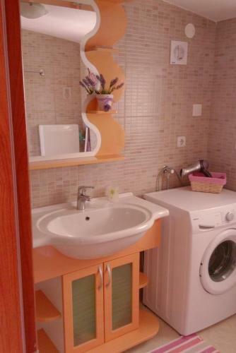 Apartment Drvenik Veliki 11832b
