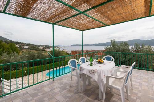 Holiday Home (160-1)