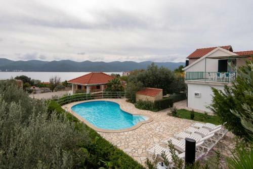 Holiday Home (160-1)