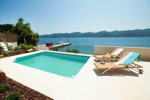 Eol Apartments