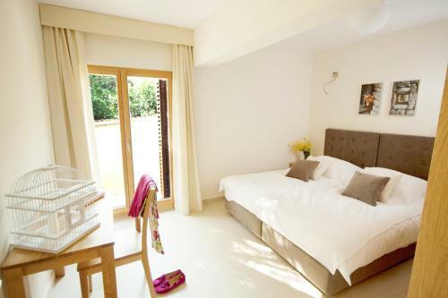 Eol Apartments