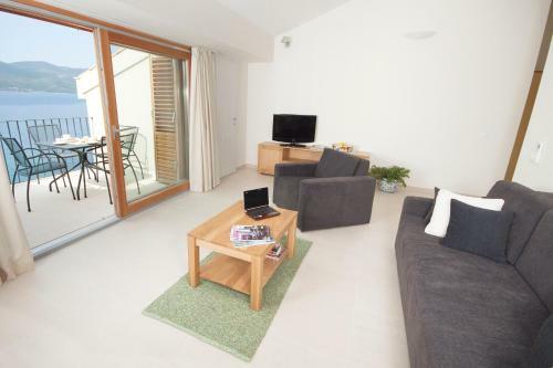 Eol Apartments