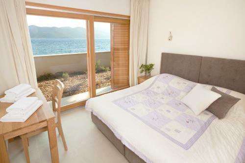Eol Apartments