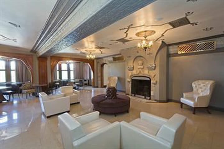 Doubletree By Hilton - The Tudor Arms Hotel