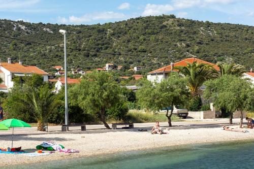 Apartments With A Parking Space Vinisce (trogir) - 8660