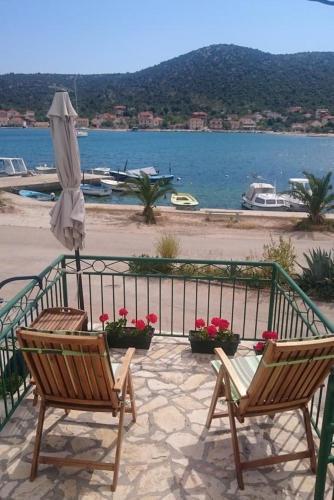 Seaside Holiday House Vinisce (trogir) - 12066